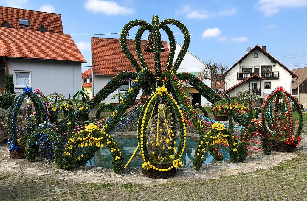 Osterbrunnen in Franken